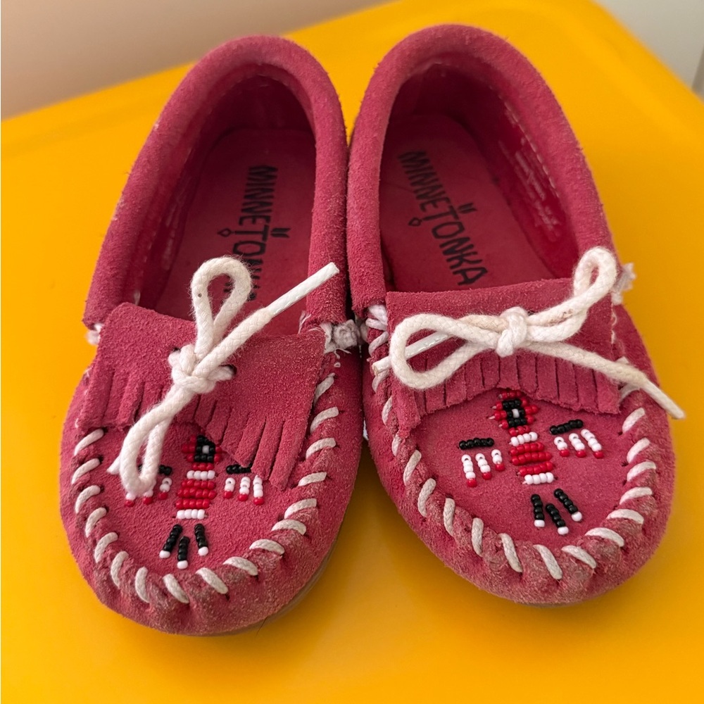 Minnetonka Pink Beaded Fringe Moccasins Kids